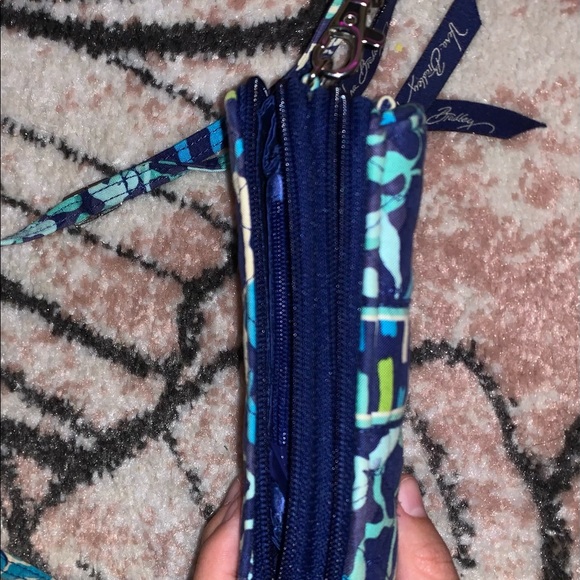 ✨VERA BRADLEY✨ crossbody/wristlet - Picture 6 of 6